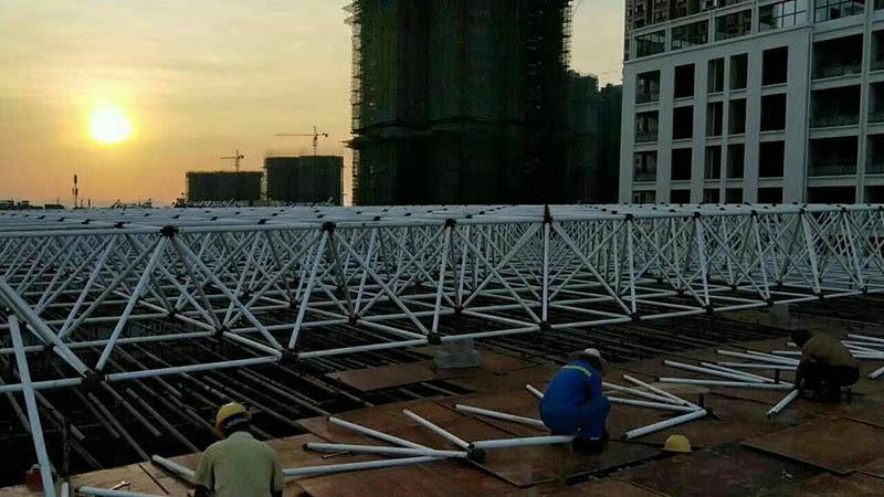 沅江螺栓球网架安装现场